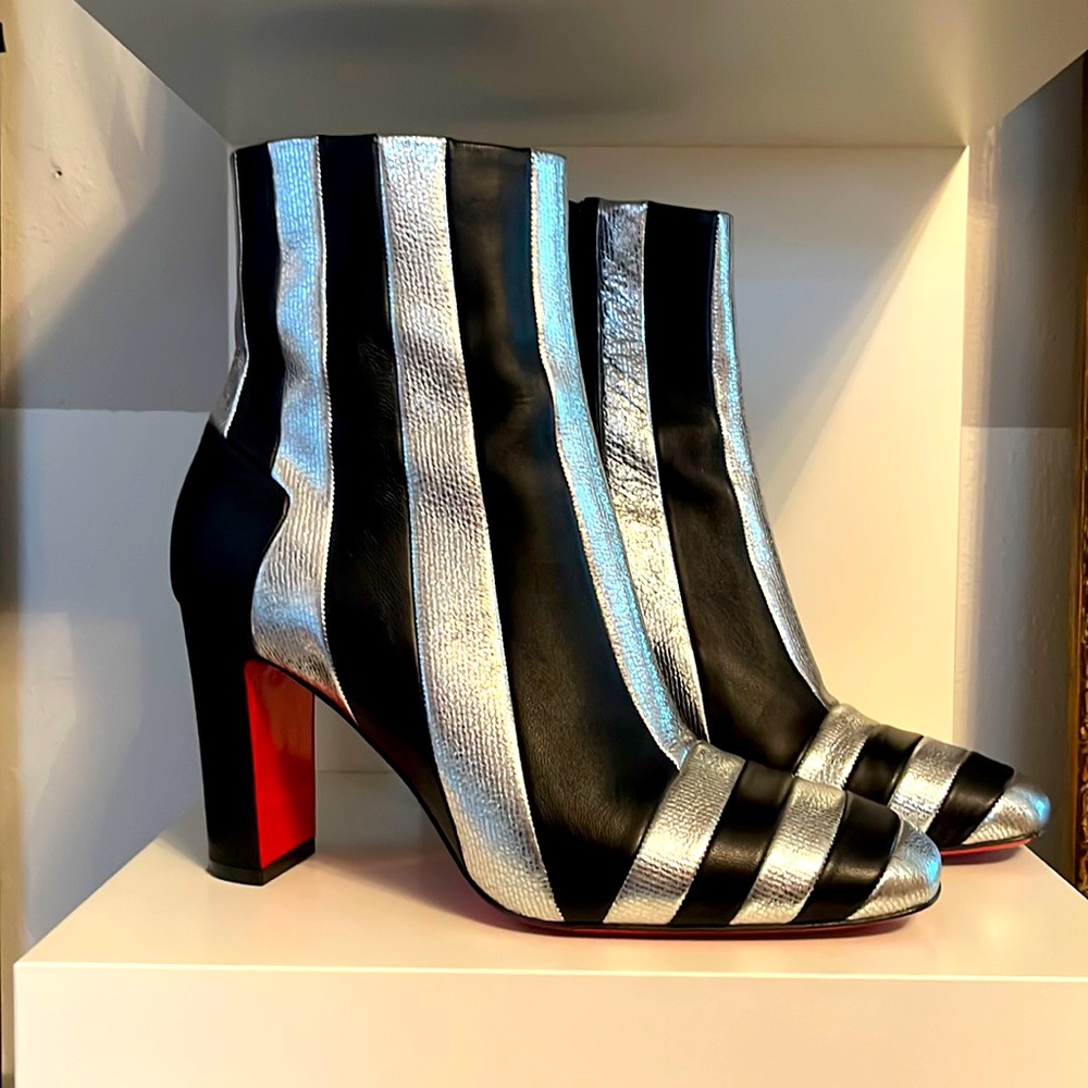 Louboutin “the joker” Donna boot 85 silver black bootie 38